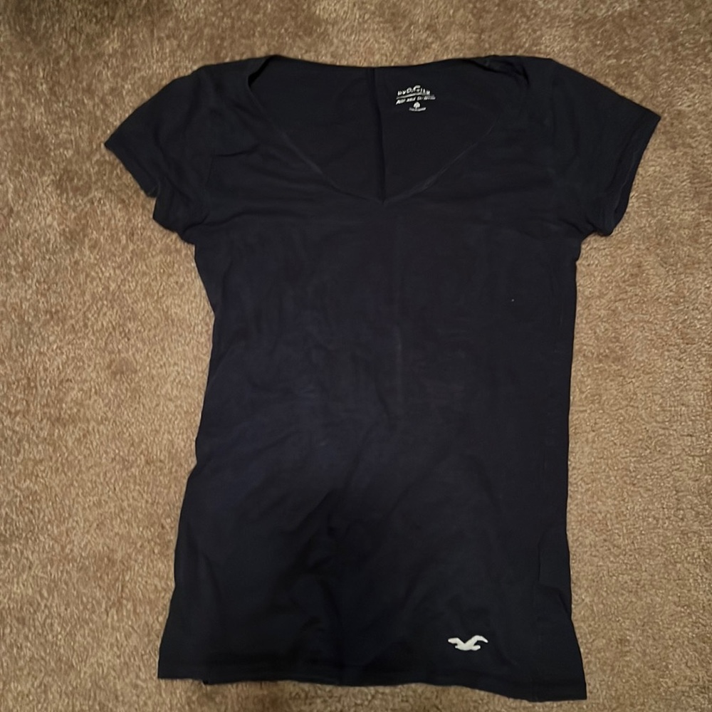 navy blue hollister short sleeved shirt